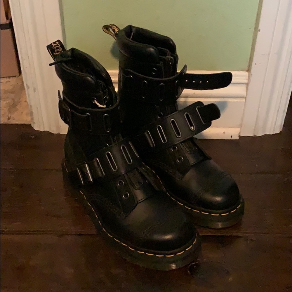 1490 QUYNN SMOOTH LEATHER BUCKLE LACE UP BOOTS (6)